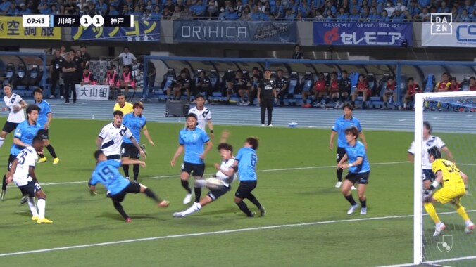 話題の反転ボレー