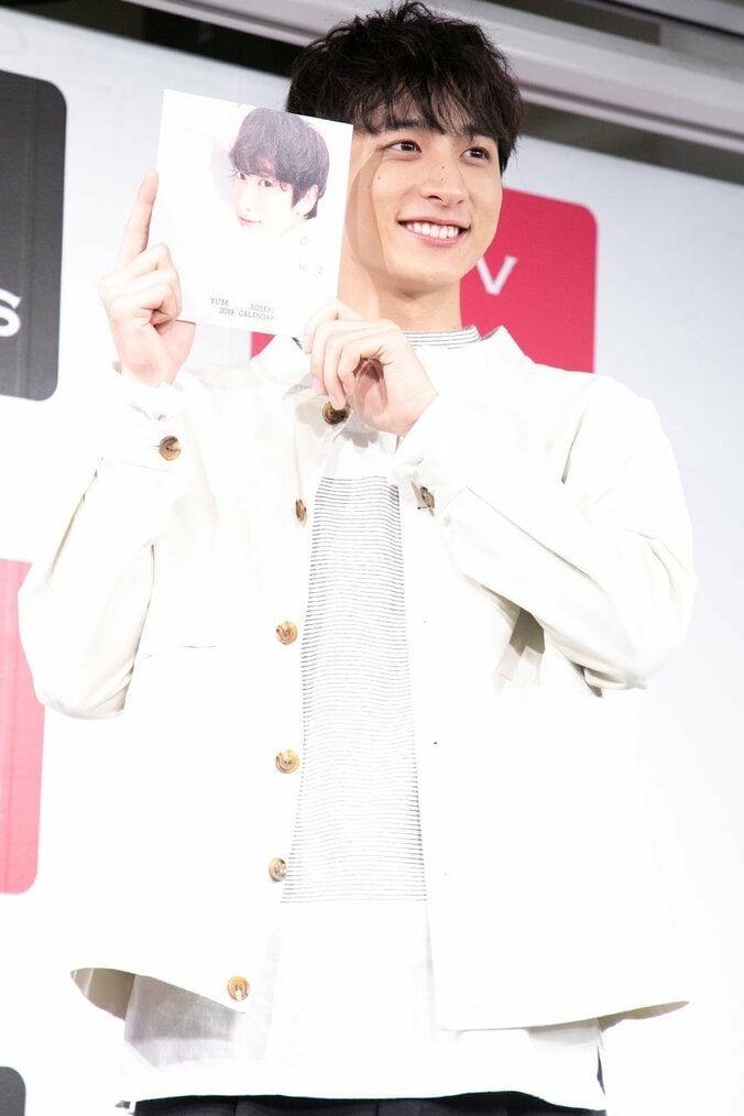 小関裕太が“ゆるえろ”に挑戦！2019年カレンダーで「決め顔なしの色気」を表現 2枚目