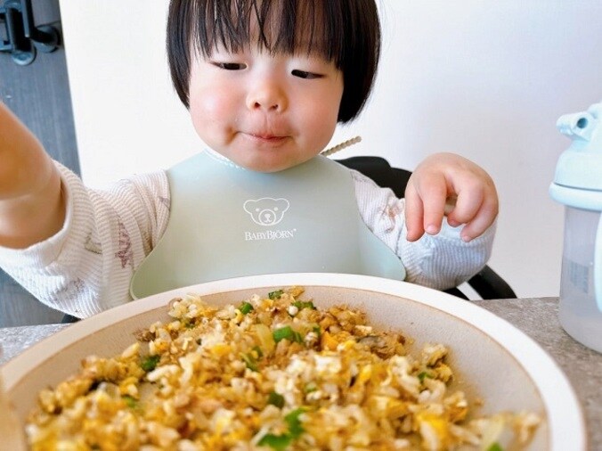  あいのり・桃、長男が美味しそうに食べる簡単な料理「ご飯と卵入れて炒めるだけ」  1枚目