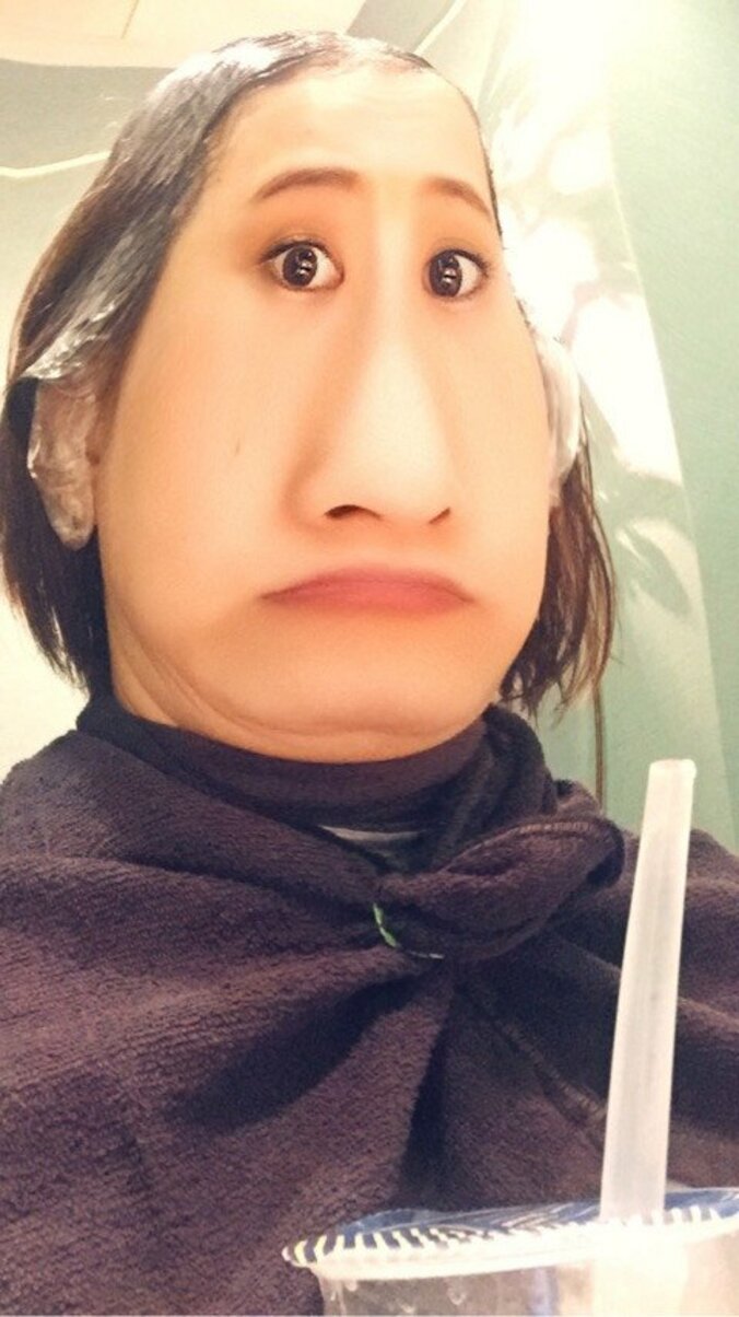 松井玲奈、衝撃的な“二重あご”写真公開　『美女と野獣』ポット夫人似と話題 1枚目