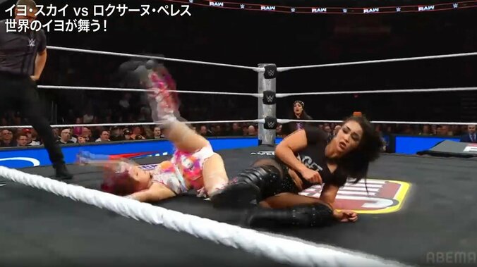 見事な一撃を決めたロクサーヌ