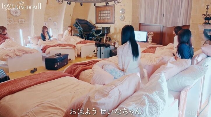 【写真・画像】「ルール破っちゃおうかな」“ウォニョン体型”23歳モデル、寝起きの無防備すっぴん姿で掟破りの小悪魔発言　2枚目