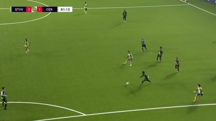 【映像】DFもGKも手出しできない絶妙コースへのパス