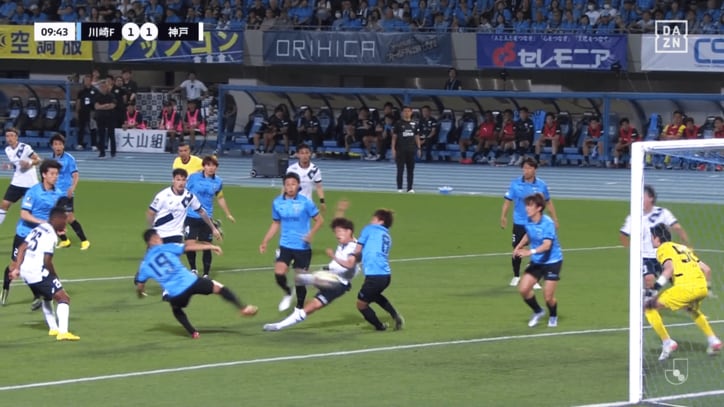 話題の反転ボレー