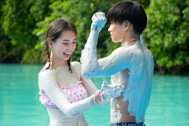 水着ギャルたちと泥パックをぬりぬり 最高の光景に「エロ!」「これめっちゃええやん!?」とニューヨーク屋敷羨望の眼差し『シャッフルアイランド Season3』#3