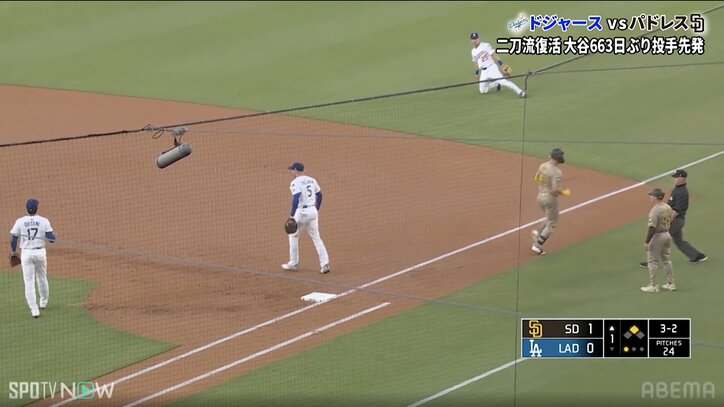 【写真・画像】「漫画のヒーローやん」大谷翔平、“自援護”タイムリー＆塁上パフォに熱視線「いつもより振ってる！」放送席も大興奮　1枚目