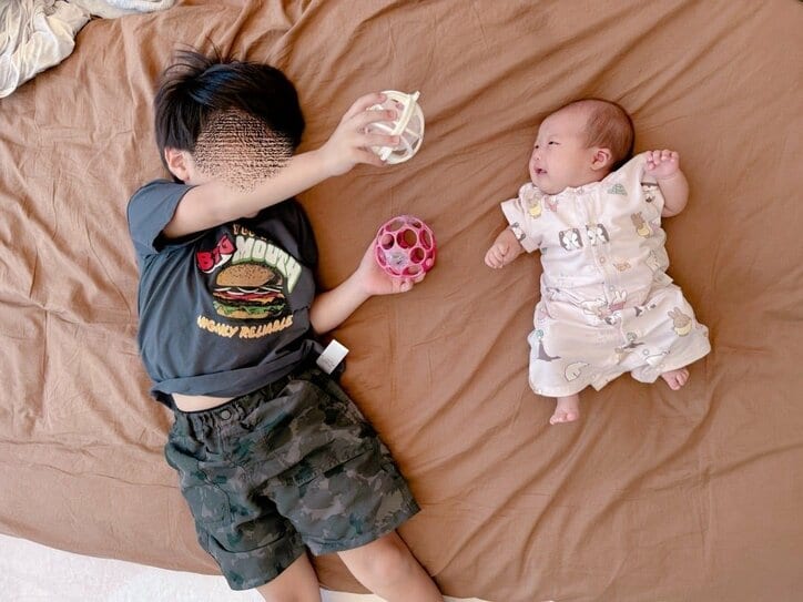 夢空ちゃんをあやす幸空くん