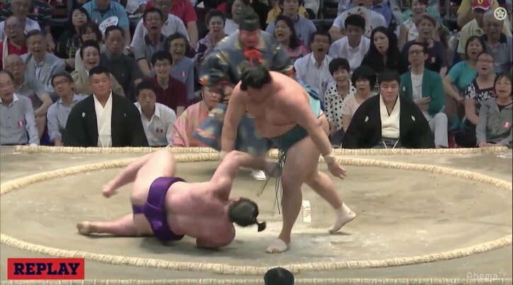 横綱不在場所、関脇・御嶽海が単独トップ　新大関・栃ノ心に土　中入り後全取組