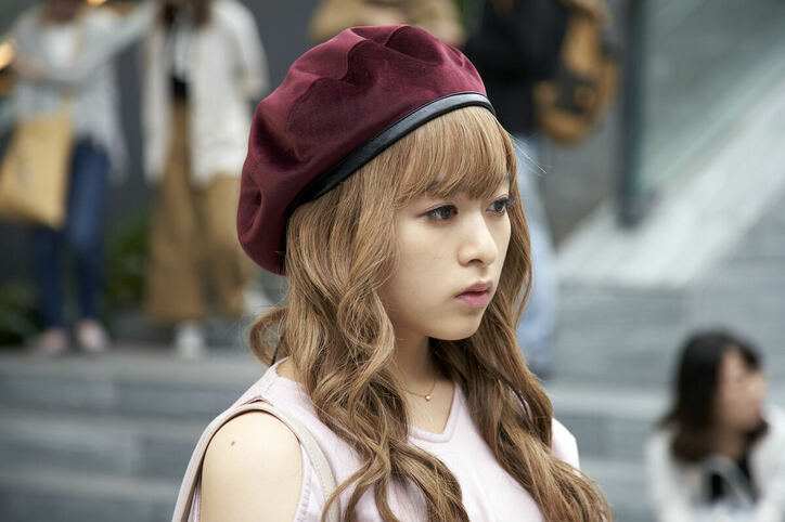 森七菜、金髪ギャルJK姿で「天城越え」を熱唱！？『ライアー×ライアー』より場面写真到着