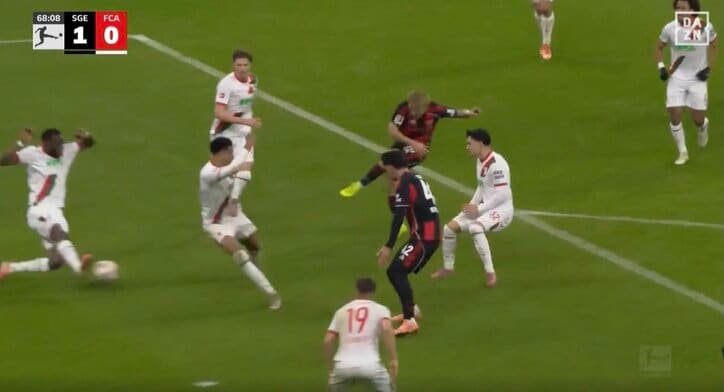 【写真・画像】「日本代表に選んで！」ブレーメンGK長田澪が飛んだ…！ 強烈ブレ球→横っ飛び“海老反りセーブ”炸裂「これはエグい」　1枚目