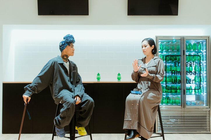 OZworld ”SNSで繋がった重盛さと美との異色コラボ”「曲の制作はタイミングとノリでトントン拍子に進んでいった」