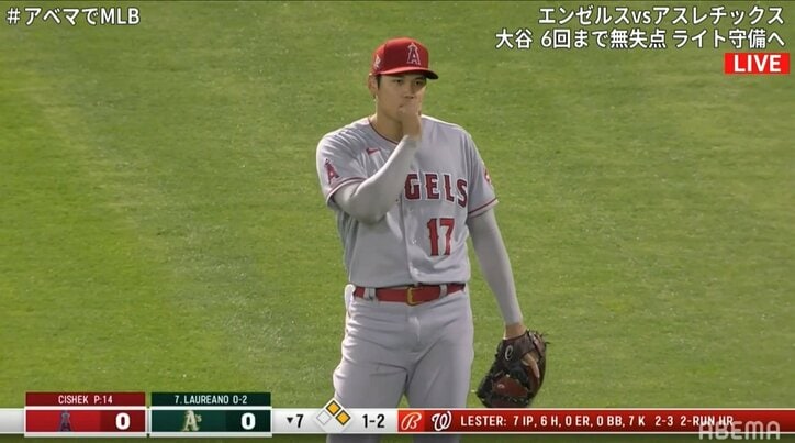 大谷翔平 うっかり ミス 投手用グラブでライト守備へ 味方投手が3ラン被弾後にベンチへ急行 野球 Abema Times