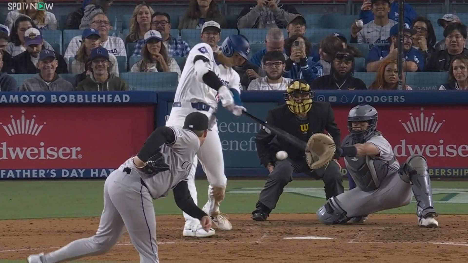 大谷翔平、速すぎる打球に塁審まで危機一髪の瞬間 弾丸182キロ