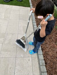 杉浦太陽『庭のお掃除を』