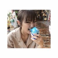 今泉佑唯”セクシーな胸元チラリ＆ワイルド”にアイスを食べる姿に反響続々