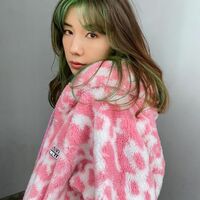 「似合ってる」「この髪色めっちゃ良い マネしたい」仲里依紗のイメチェンした“グリーンヘア”に称賛の声