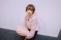 モデル雀士・岡田紗佳、ショーパンからのスラリ美脚にファン称賛「これはレアかも」「綺麗だ！」／ミッドナイト競輪