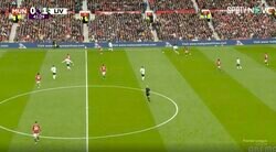 「世界最高レベル」「なんて選手だ…」リバプール遠藤航が“潰し屋対決”に秒殺で勝った瞬間　ブラジル代表をブチ抜く神ターン→絶妙すぎるピンポイントパスに場内騒然