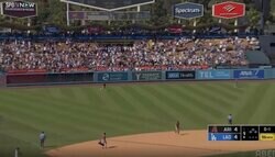 どこ行くんだよ！ド軍サヨナラで“まさかの光景”「見てないw」「しゃあない」劇的弾を被弾→相手野手のリアクションが話題に