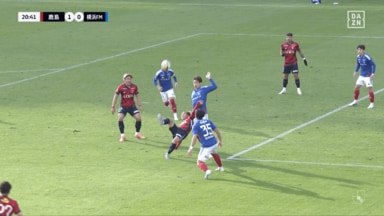 嘘だろ！？鹿島MFが「キャプテン翼やん」「ファンタジスタだ」ミス帳消しのスーパーアシストにファン驚愕「執念でカバー」