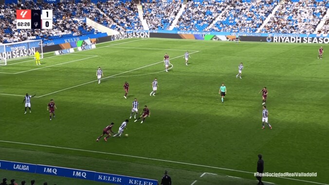 久保建英が「まるでメッシやサラー！」“急加速ドリブル”に海外ファンも驚愕「日本の魔法使い」「とてつもなく速い」敵２人をぶち抜いて50mを走破した瞬間 3枚目