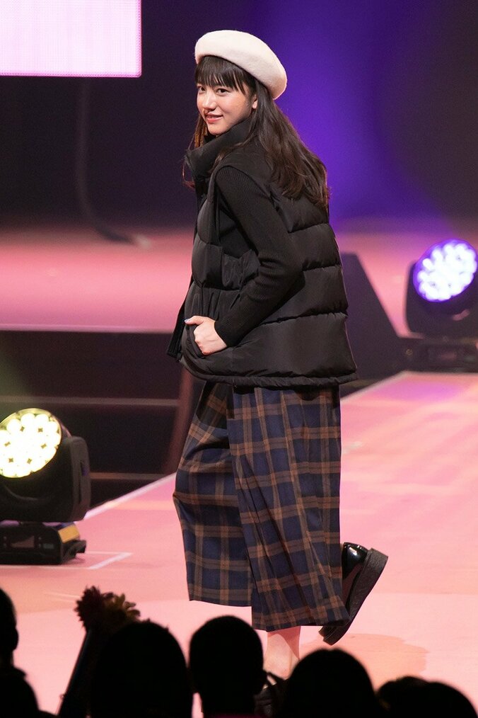 竹内涼真＆浜辺美波、新田真剣佑のサプライズ登場に大歓声！ -Seventeen 夏の学園祭2018【画像集】 15枚目