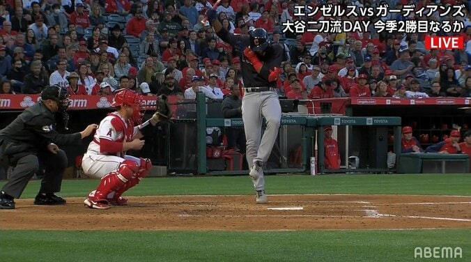 大谷翔平の97マイルが体をかすめビックリ仰天　相手打者の避け方がまさかのシェーざんす 1枚目