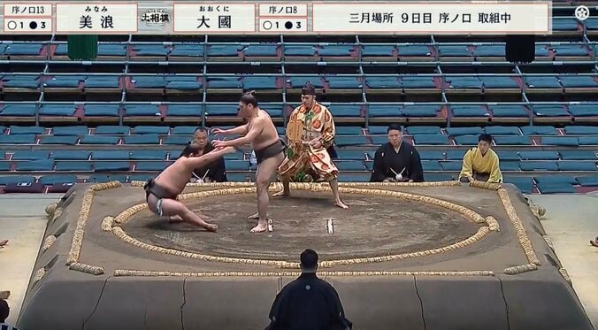 取組前に「倒しちゃった」　行司「待て待て待て！」制止も…立ち合いのハプニングにファン驚き「これはケンカの予感」 2枚目