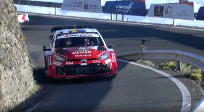 これぞ公道最速！ 超一流ドライバー、“華麗なるスピンターン”の凄技光景に脚光　壁スレスレも圧巻ドラテク見せつける 3枚目