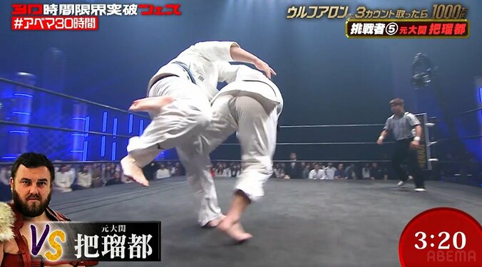 “200キロ”の元大関が…ウルフアロン、戦慄の“一撃”秒殺 「バケモノやん」衝撃の光景にネットざわつく 2枚目