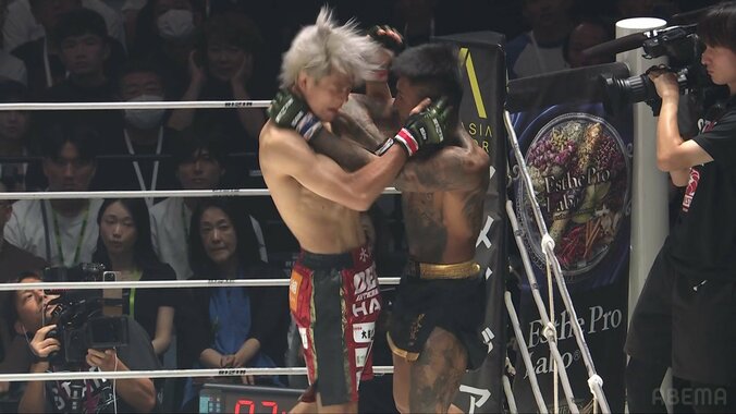 【RIZIN】中国勢“初勝利”は凶悪なヒジと左フックで衝撃TKO DEEP暫定王者撃破で「さすがにえぐい」ざわめき 2枚目