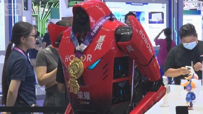 深セン国際AI展示会　中国企業の人型ロボット　中国・広東省　5月15日