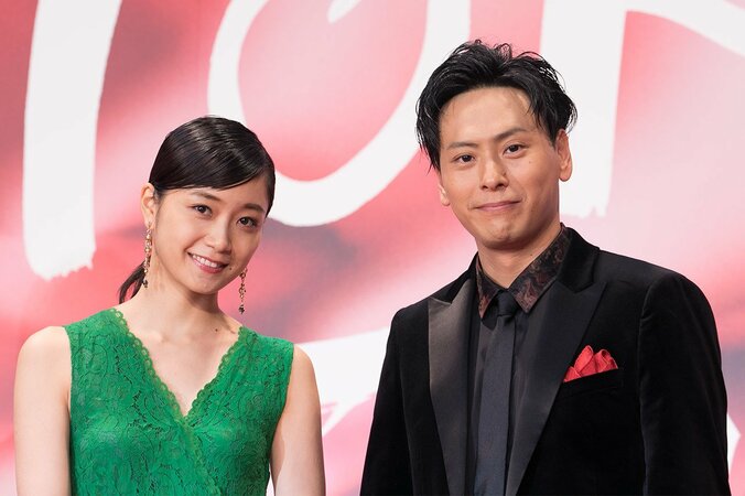 元乃木坂46の深川麻衣、レッドカーペット珍事に爆笑 6枚目