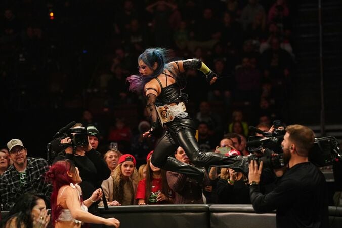 さらにカイリのジャンピングエルボー