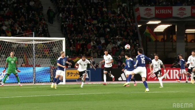 地味に神プレー！日本代表FWの“裏アシスト”が「0.5点の価値」「優秀すぎる」前田大然が敵DFを咄嗟にブロック→鎌田大地のボレー弾演出 3枚目