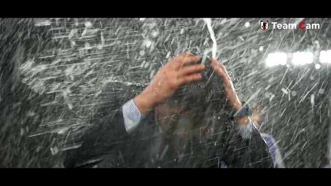 “スーツずぶ濡れ”でも「もっときて！」森保一監督は「選手から愛されてる」「世界一の人間力」サッカー日本代表の舞台裏が話題 4枚目