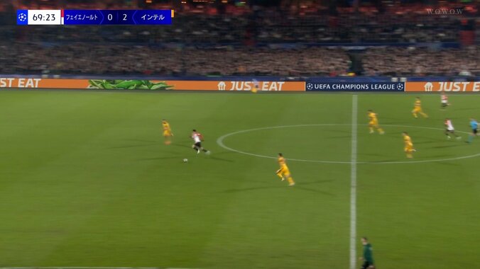 【映像】上田綺世、高速抜け出し→1対1を仕掛けてボックス内に倒された瞬間