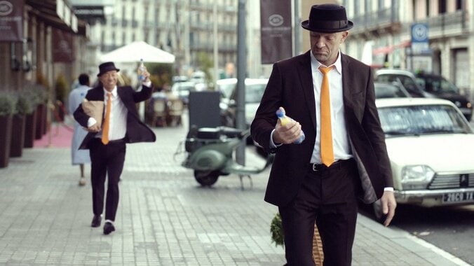 小峠がオランジーナCMに出演！フランス人俳優・ヴァンサン・カッセルの弟分役を熱演 3枚目