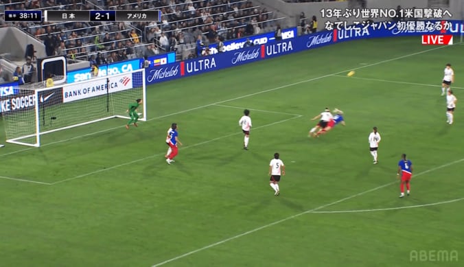 頭部流血→魂のヘディング！ 熊谷紗希の“闘将クリア”に称賛の嵐「タフすぎる」「勇敢」「見応え十分」34歳DFは歴史的アメリカ撃破も慢心なし「もっと強いなでしこに」 2枚目