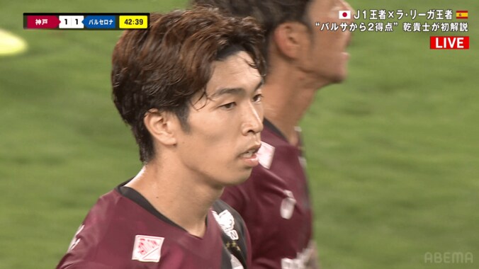 嘘だろ？ バルサを完全翻弄！ 神戸FWの“超絶ターン→ゴラッソ”に乾貴士も大興奮「うまい！うますぎる！」「宮代大聖が世界にバレてしまう」 3枚目