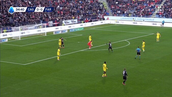 どうした鈴木彩艶…ハンド疑惑の“ドタバタ劇場”に敵ファン大ブーイング！「精神的に苦しんでいる」地元メディアが分析 2枚目