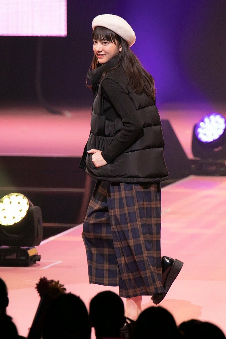 竹内涼真＆浜辺美波、新田真剣佑のサプライズ登場に大歓声！ -Seventeen 夏の学園祭2018【画像集】