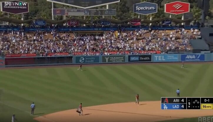 【写真・画像】ウソでしょ？ 山本由伸、おそろしい“魔球”「軌道エグすぎ」打者が混乱したまま“マン振り三振”「ドン引き」「全く当たらない」　1枚目