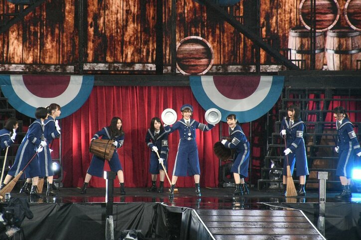 雨と210トンの水演出で国民全員が濡れた! 欅坂46『欅共和国2019』はアンコールなしのセトリで20曲を熱演