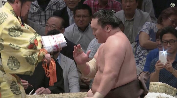 白鵬が1敗キープ　豊山下し全勝・栃ノ心をぴったり追走