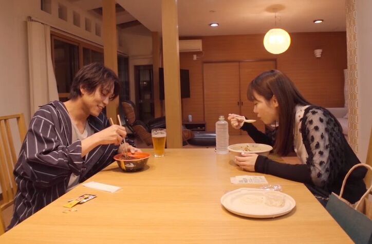 島崎遥香「食事は1日一食」佐野岳「食べない日もある」初のディナーで食事事情が明らかに『私たち結婚しました3』第3話 3枚目