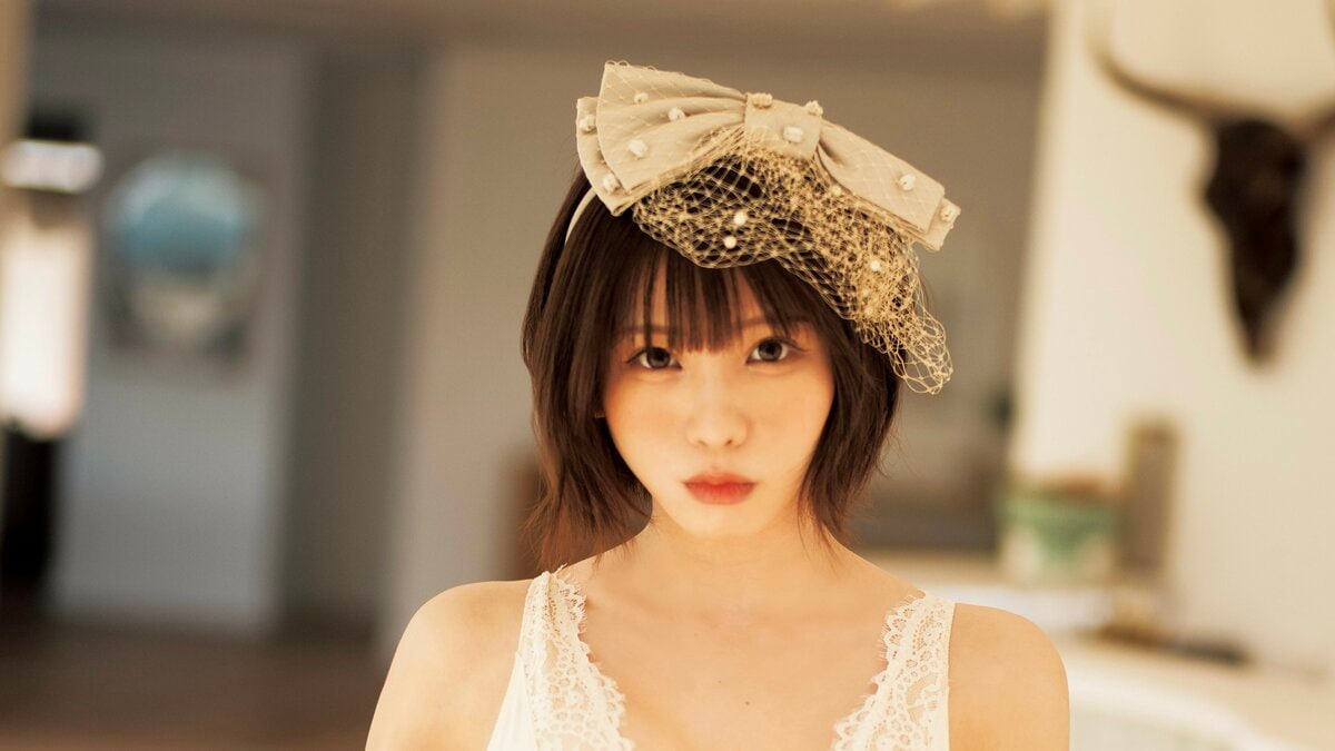 えなこ、話題の最新写真集から“秘蔵カット＆未公開衣装”を公開