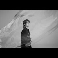 「何でこんなにかっこいいの」「結婚してください」磯村勇斗、シャボン玉に包まれたモノクロショットにファン悶絶