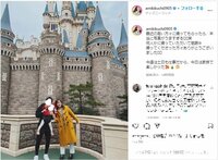 菊地亜美のシンデレラ城をバックにした親子3ショットに「素敵な家族写真」「めっちゃ可愛い」と反響