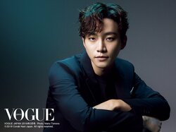 2PMのジュノが『VOGUE JAPAN』3月号に、ソロ・アーティストとして初登場！　ジュノが一人二役を演じるスペシャル動画も公開中